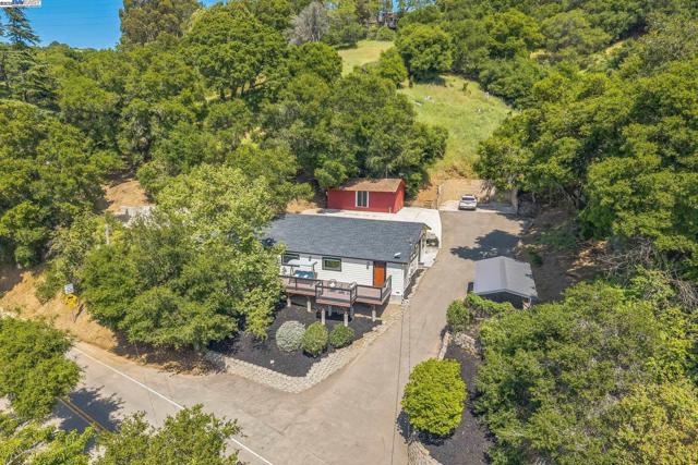 18698 Cull Canyon Rd, Castro Valley CA: https://media.crmls.org/mediaz/6e261560-e8a2-4f70-b0a7-a9638dbacd7f.jpg