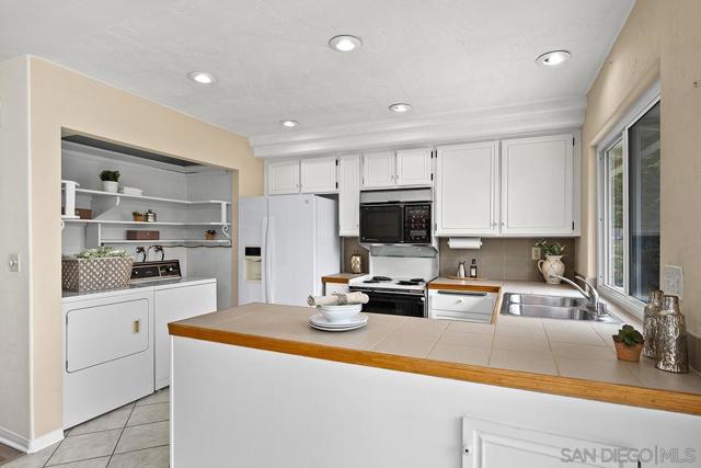 4456 Cather Avenue, San Diego CA: https://media.crmls.org/mediaz/6e2651fa-4079-4013-abfe-c5b2e60397e7.jpg