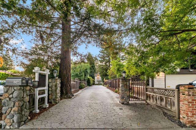 136 Finger Avenue, Redwood City CA: https://media.crmls.org/mediaz/6e272f7c-c058-415e-8d52-77d3e7e91591.jpg