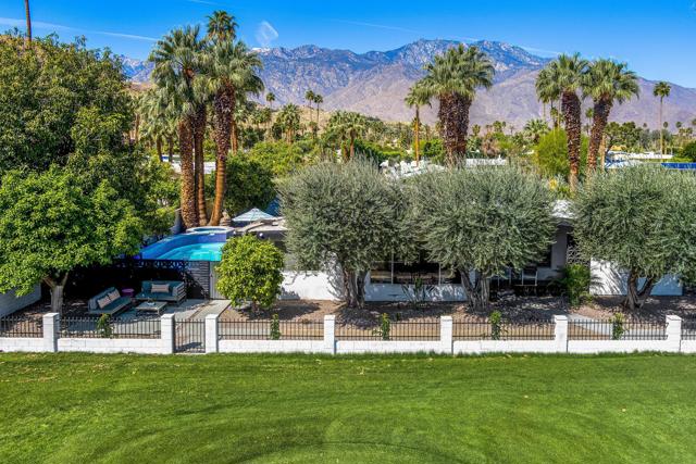 5155 E Bobolink Lane, Palm Springs CA: https://media.crmls.org/mediaz/6e273c75-e987-4e38-90ad-8cd0a7d4eb1a.jpg