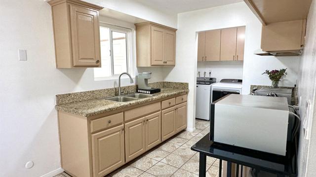 Image 6 of 17 For 1745 Flower St