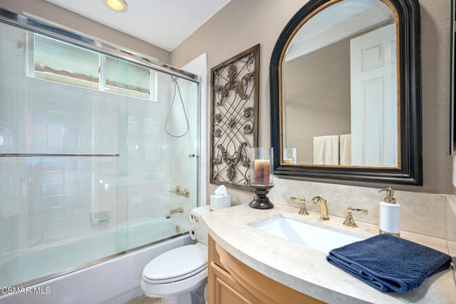 4566 Bluewood Court, Moorpark CA: https://media.crmls.org/mediaz/6e27a784-f281-4b7b-ad4f-7b6e34590184.jpg