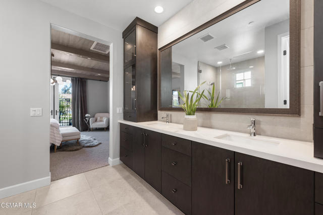 2492 Rondell Road, Camarillo CA: https://media.crmls.org/mediaz/6e27b54c-94fa-43e3-b1b7-ac3a058fbd68.jpg