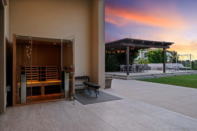 Image 4 of 47 For 6210 Summit Crest Cir