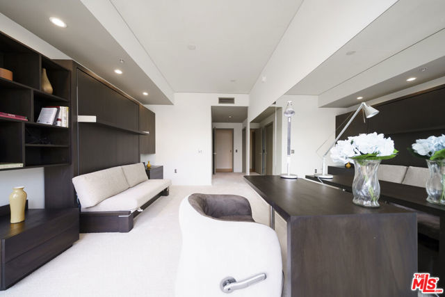 1155 S Grand Avenue, Los Angeles CA: https://media.crmls.org/mediaz/6e289358-d2bb-47b2-aae4-5872f003afbf.jpg