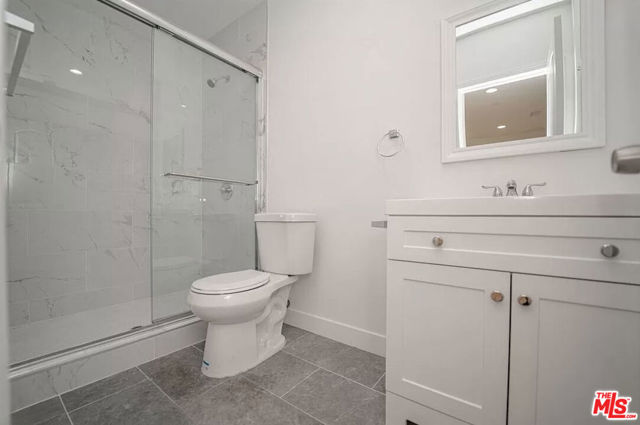 204 E 29th Street, Los Angeles CA: https://media.crmls.org/mediaz/6e28ac2b-9cf7-4583-b83c-055d2db625d2.jpg
