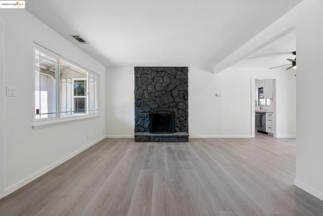 41 Belinda Dr, Pleasant Hill CA: https://media.crmls.org/mediaz/6e28c03e-cca5-4594-bc3f-2765b9d50ea7.jpg