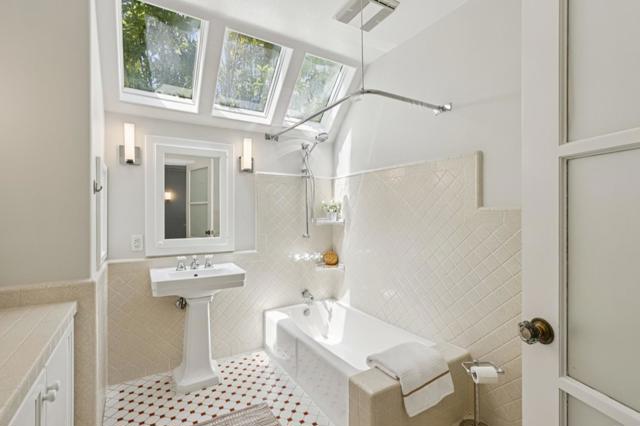 2404 Hillside Drive, Burlingame CA: https://media.crmls.org/mediaz/6e290832-356d-4bc7-ba38-18e1f97ec845.jpg