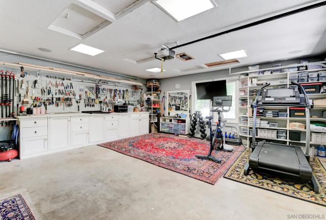 13433 Little Dawn Ln, Poway CA: https://media.crmls.org/mediaz/6e2947a3-212a-400e-8ec1-9e3903859e9c.jpg