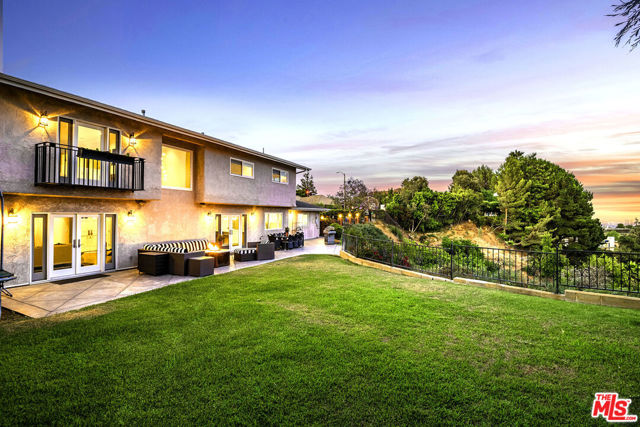 8407 Skyline Drive, Los Angeles CA: https://media.crmls.org/mediaz/6e29ade3-6912-4ceb-9936-216b18c9f832.jpg