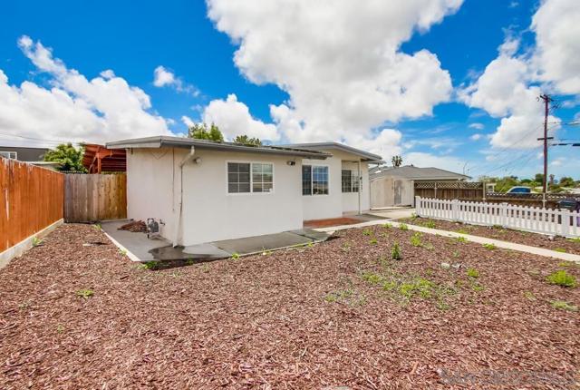 6327 Newsome Dr, San Diego CA: https://media.crmls.org/mediaz/6e29b4b7-1be8-4f82-82bd-a4ae071c8499.jpg