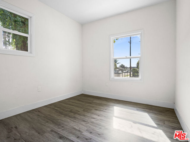 891 E 6th Street, Pomona CA: https://media.crmls.org/mediaz/6e2a9322-1c0b-4c6f-9420-cceae02c1a68.jpg