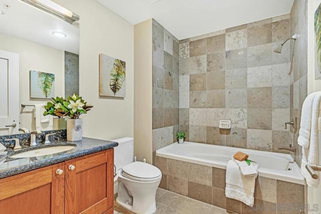 700 W E St, San Diego CA: https://media.crmls.org/mediaz/6e2acffa-7665-4c13-82ca-9528fc277015.jpg