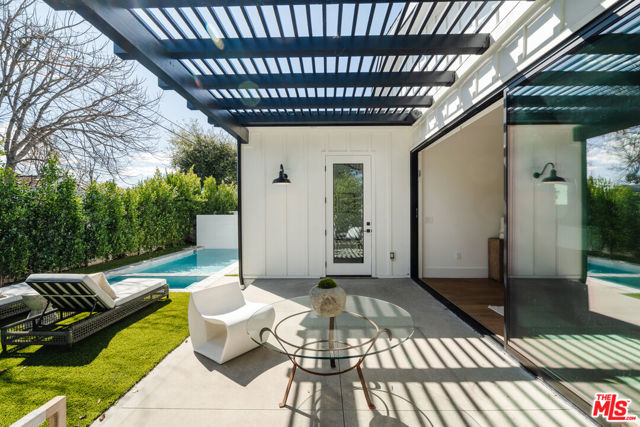 5328 Allott Avenue, Sherman Oaks CA: https://media.crmls.org/mediaz/6e2c073b-66e2-4113-a0b6-faea8b811de6.jpg