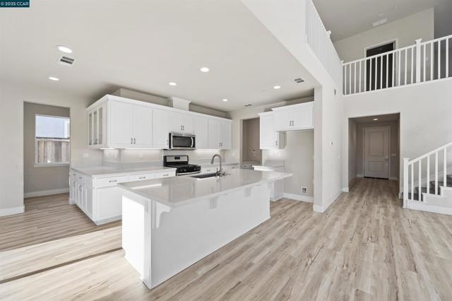 5541 Promontory Way, Antioch CA: https://media.crmls.org/mediaz/6e2cd2ab-fd8e-4efa-8323-4d5e740294a9.jpg