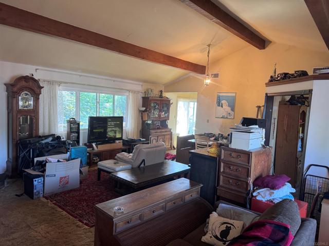 226 Lento Ln, El Cajon CA: https://media.crmls.org/mediaz/6e2ce5bf-b1a1-4a9a-8e30-6503b389263f.jpg