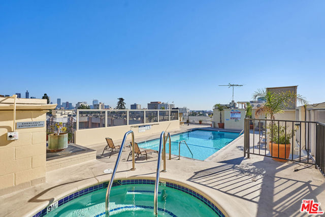421 S La Fayette Park Place, Los Angeles CA: https://media.crmls.org/mediaz/6e2d0310-ae16-4d8f-8e41-0105dbcdb1ab.jpg