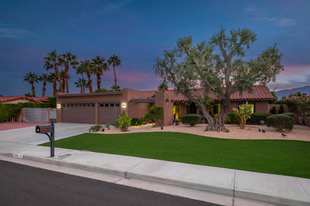 1289 E Caleta Way, Palm Springs CA: https://media.crmls.org/mediaz/6e2d9c9e-89ff-47cb-bf72-698e90f578e5.jpg