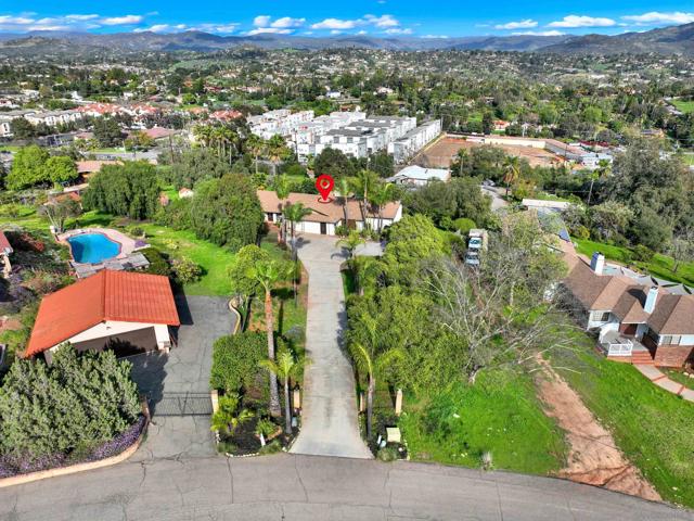 460 Rancho La Mirada Ln, Escondido CA: https://media.crmls.org/mediaz/6e2ddd20-8e80-45e0-80e3-892bc7a93ed3.jpg