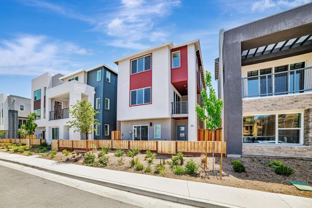 7017 Sunglow Terrace