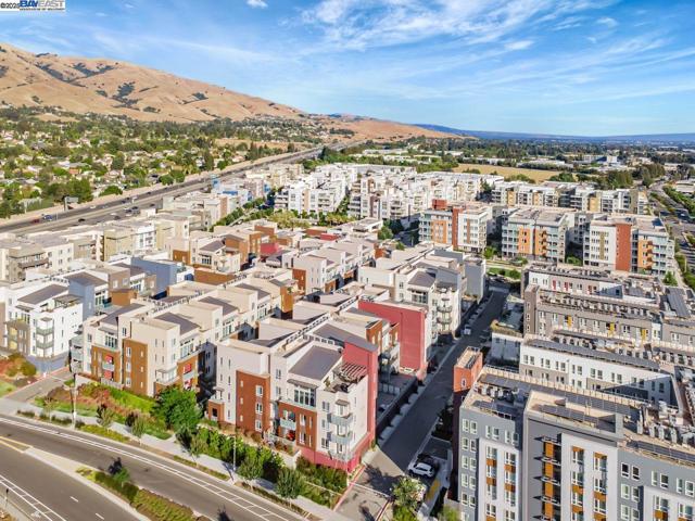 2359 Halogen Cmn, Fremont CA: https://media.crmls.org/mediaz/6e2f1eda-e0b4-4c77-bde2-94280dba44c1.jpg