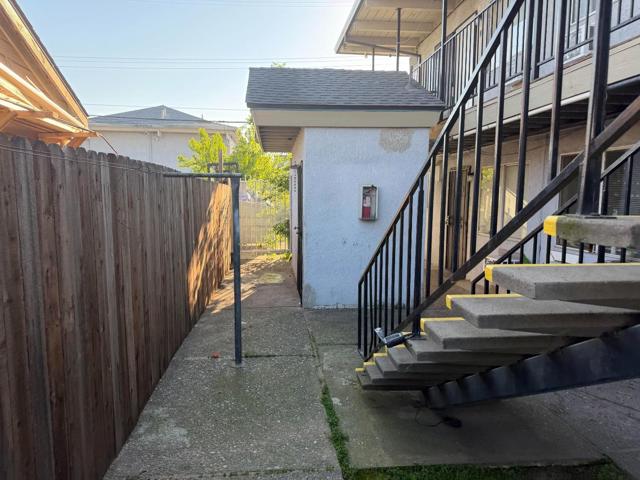 Image 2 of 10 For 2408 Empress Street