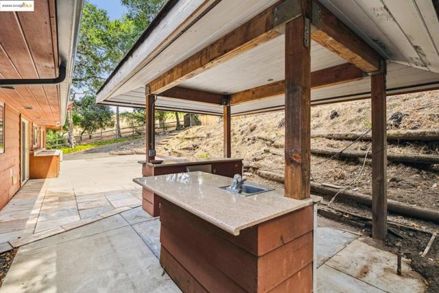 5201 Alhambra Valley Rd, Martinez CA: https://media.crmls.org/mediaz/6e2f47ce-64d0-465f-b8da-4eee26f56f31.jpg