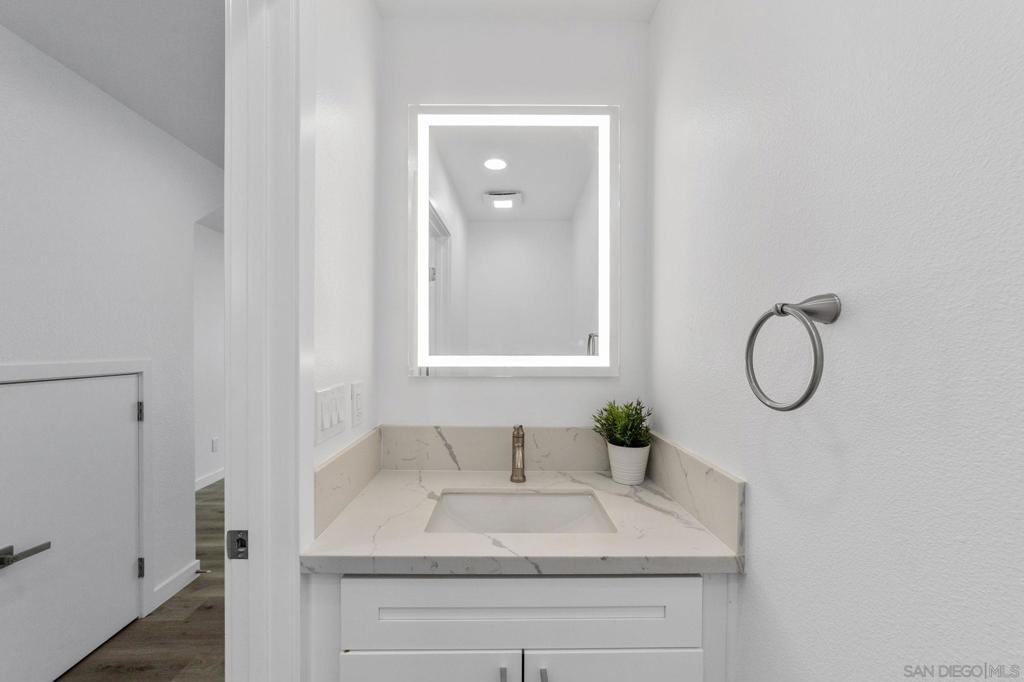 MLS #250034510SD img 12