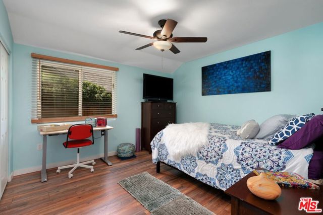 7513 Louise Avenue, Van Nuys CA: https://media.crmls.org/mediaz/6e3033b1-bda2-425f-af20-8dea0be017f0.jpg