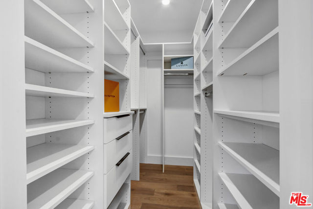4130 Mclaughlin Avenue, Culver City CA: https://media.crmls.org/mediaz/6e3041fd-4adb-4d6e-a598-d91c99e14158.jpg