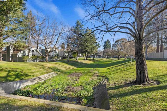 5409 Cameo Ct, Pleasanton CA: https://media.crmls.org/mediaz/6e305ccd-3628-470f-accd-6cb0a117ea76.jpg