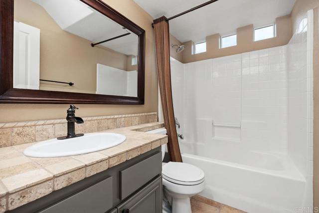 Detail Gallery Image 14 of 56 For 1122 via Vera Cruz, San Marcos,  CA 92078 - 5 Beds | 3 Baths