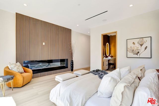 5730 Lasaine Avenue, Encino CA: https://media.crmls.org/mediaz/6e30f5af-a1c2-4672-8de9-65157738eff6.jpg