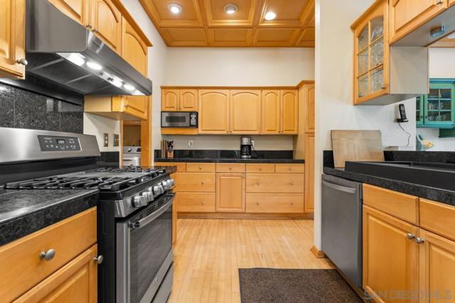 457 Arden Drive, Encinitas CA: https://media.crmls.org/mediaz/6e313534-7ddc-4e91-8191-4a6744ea1adf.jpg