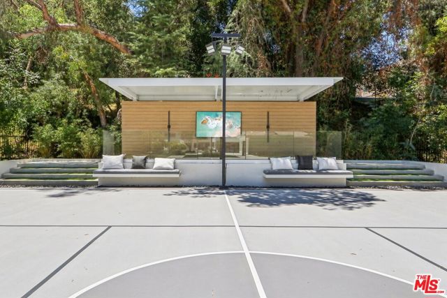 4261 Temma Court, Calabasas CA: https://media.crmls.org/mediaz/6e31825b-6931-46b0-8237-7315d48b05ab.jpg