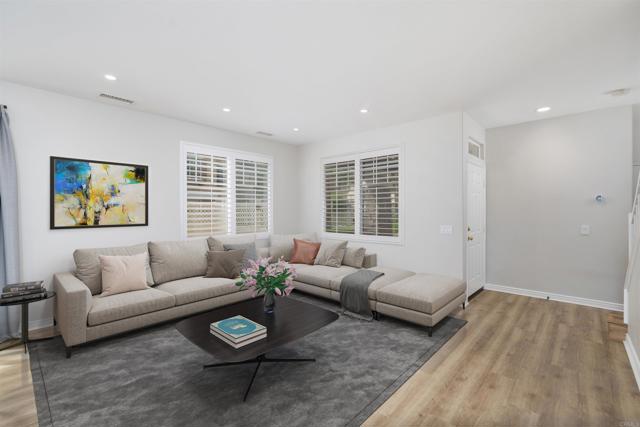 Detail Gallery Image 6 of 34 For 9753 W Canyon #4,  San Diego,  CA 92123 - 3 Beds | 2/1 Baths