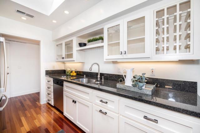 617 Forest Avenue, Palo Alto CA: https://media.crmls.org/mediaz/6e3197e9-57f0-484f-87ac-85acf07887b0.jpg