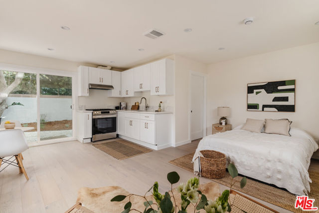 3501 Hillcrest Drive, Los Angeles CA: https://media.crmls.org/mediaz/6e31b9c6-c2b3-4b3a-979c-6823b09b854d.jpg