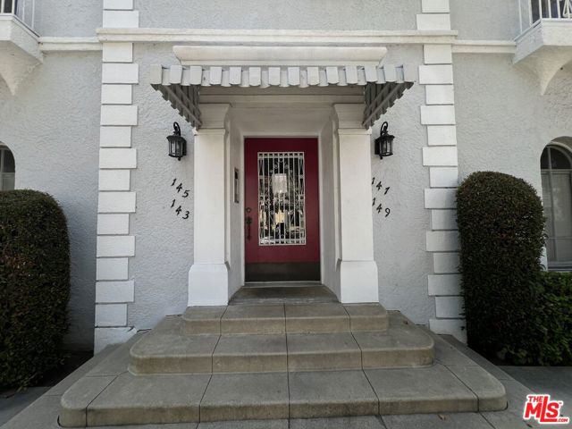 143 N Sycamore Avenue, Los Angeles CA: https://media.crmls.org/mediaz/6e325ecc-4f2c-46bf-89f6-a87b5a416e1c.jpg