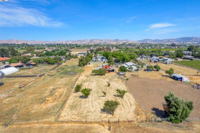 1969 Buena Vista Ave, Livermore CA: https://media.crmls.org/mediaz/6e32d921-6218-4a9a-bc6d-93a5bf0906ce.jpg