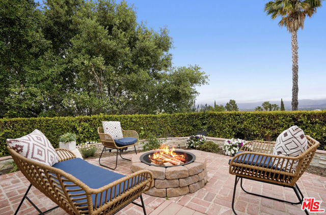 15224 Encanto Drive, Sherman Oaks CA: https://media.crmls.org/mediaz/6e32fb78-635b-4fce-b1a2-22f1b05ca7f2.jpg