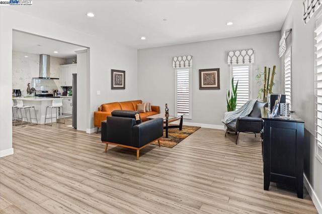 4309 BORA BORA AVE, Fremont CA: https://media.crmls.org/mediaz/6e332dc7-2266-48e3-bb17-4fc3efb4b5b1.jpg