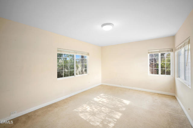 4917 Angeles Crest Highway, La Canada Flintridge CA: https://media.crmls.org/mediaz/6e339258-a2b5-4e95-91db-4c443d04d579.jpg