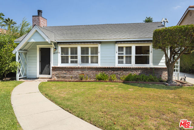 14755 Huston Street, Sherman Oaks CA: https://media.crmls.org/mediaz/6e33a707-bc89-4b8d-8138-9bf322e3e881.jpg