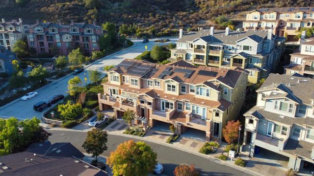 6264 Rocky Point Court, Oakland CA: https://media.crmls.org/mediaz/6e341c0a-ac60-4aeb-8399-6de61553c4fc.jpg