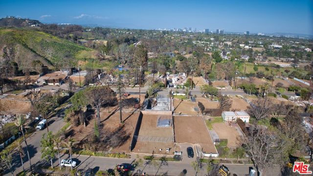 1150 Kagawa Street, Pacific Palisades CA: https://media.crmls.org/mediaz/6e342a7f-ddd3-42d0-87fc-33ab08200419.jpg