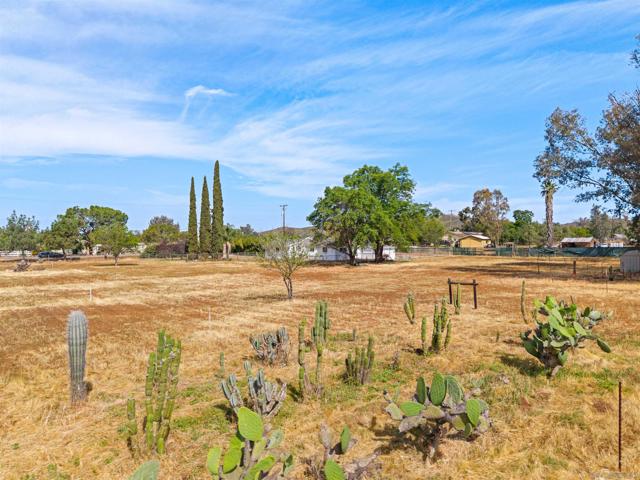 1621 Lilac, Ramona CA: https://media.crmls.org/mediaz/6e34964c-25d3-4a3b-a320-5cb3d891be57.jpg