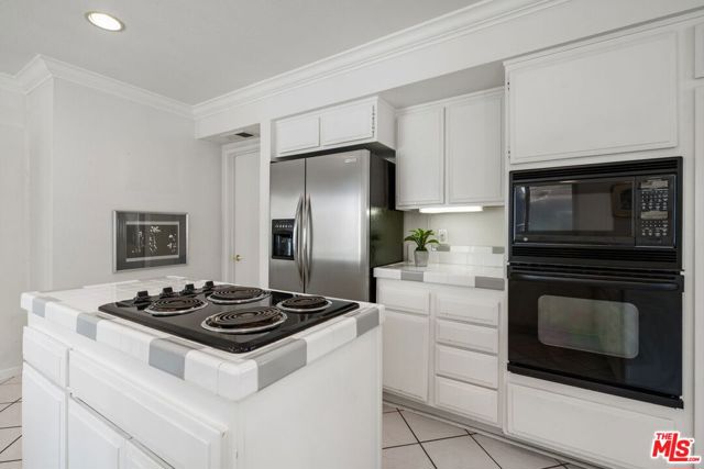 4200 Via Dolce, Marina del Rey CA: https://media.crmls.org/mediaz/6e34a8d5-2854-4afb-b54b-180745dc51bb.jpg