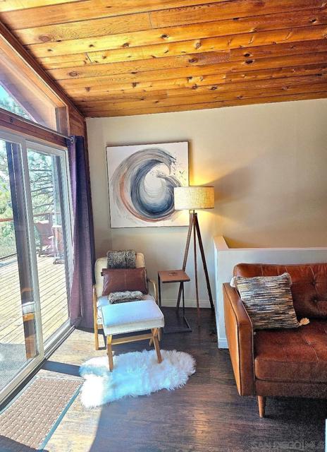 43734 Yosemite Drive, Big Bear CA: https://media.crmls.org/mediaz/6e34db06-f86b-4af3-9e65-875e4fd2c982.jpg