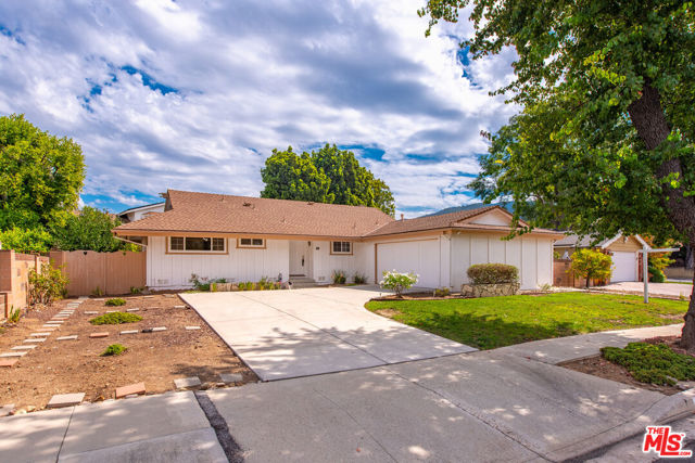 884 Boxthorn Avenue photo 2